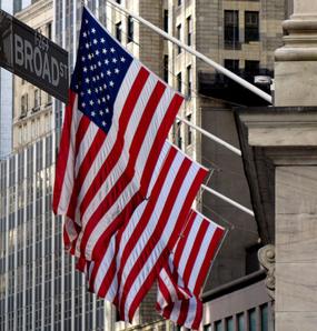 US-Flaggen: USA ist Lieblingsziel fliehender Chinesen (Foto: pixelio.de, Sturm)