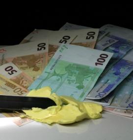 Schmiergeld: Unternehmen könnten Taten verhindern (Foto: pixelio.de, R. Sturm)