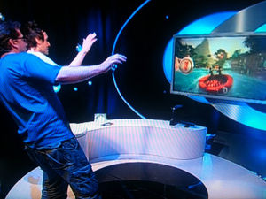 Kinect-User: Steuern bald interaktive Werbungen (Foto: flickr.com, Ian Hughes)