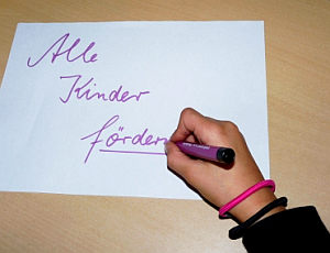 Förderung aller: Migranten in der Schule benachteiligt (Foto: pixelio.de/Schütz)