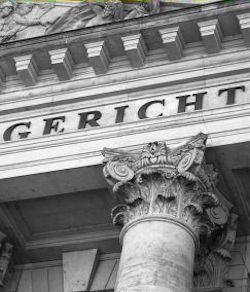 Gericht: Mühlen der Justiz mahlen zu langsam (Foto: aboutpixel.de/M.Grabscheit)