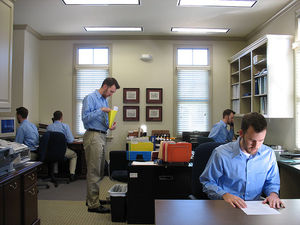 Arbeiter: Entlastung reduziert Burnout-Gefahr (Foto: flickr, millicent_bystd.)