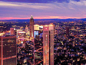 Abend in Frankfurt: Städtisches Leben zerstört das Klima (Foto: FlickrCC/Babut)
