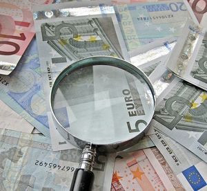 Lupe: Versicherer fallen bei Solvency II durch (Foto: FlickrCC/Images Money)