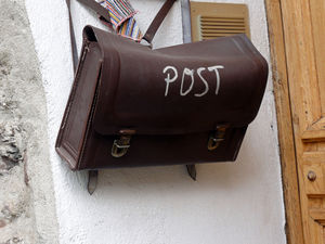 Posttasche: DHL stellt China-Inlandsgeschäft ein (pixelio.de/Dr. Stephan Barth)