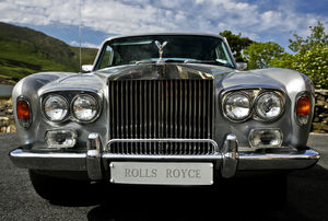 Rolls Royce: Reiche Kunden für Banken immer wichtiger (pixelio.de/F. Lacour)