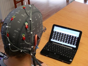 Fiktion wird Realität: Gehirnsignale ersetzen Maus und Tastatur (Foto: gtec.at)