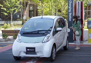 Elektroauto: Neues Navi findet sparsam zur Ladestation (Foto: mitsubishi.com) 