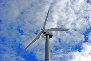 Windrad: Metall Neodym kommt bei Windanlagen zum Einsatz (pixelio.de/Meister)