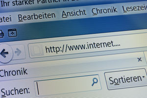 Internet: Bankkunden informieren sich in Foren (pixelio.de/berlinpics) Internet: Bankkunden informieren sich in Foren (pixelio.de/berlinpics)