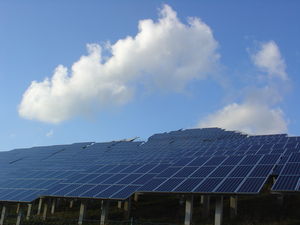Solarkraftwerk: Solon erwartet weniger Umsatz (pixelio.de/Günter Kusch)