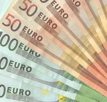 Euro-Banknoten: IPO der Banca Civica getrübt (pixelio.de, Thommy Weiss)