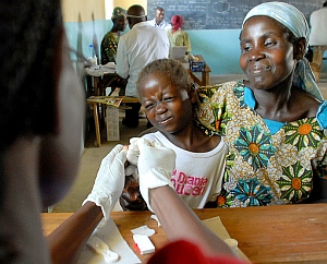 Malariaimpfung: Laut Forschern schon bald Realität (Foto: FlickrCC/US Army)