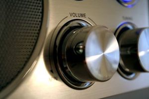 Lautstärkeregler: Einziger Spot im Radio reicht (Foto: aboutpixel.de/Stefan W) Lautstärkeregler: Einziger Spot im Radio reicht (Foto: aboutpixel.de/Stefan W)