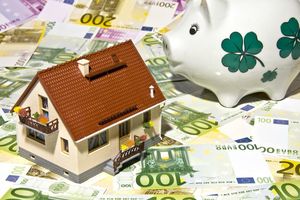Haus: Immobilie als Inflationsschutz (pixelio.de/Thorben Wengert)