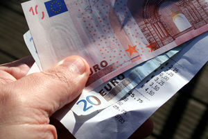 Geld: Fairen Handel ankurbeln (Foto: aboutpixel.de/Hans-Jörg Nisch)