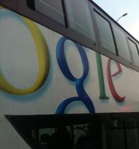 Doppeldeckerbusse: Fahren heute in Google-Optik (Foto: FlickrCC/bfishadow)