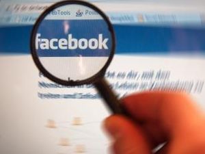 Facebook wird größer (Foto: pixelio.de, Alexander Klaus)