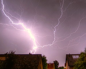 Blitz: Gewitter nicht am Kopfweh schuld (Foto: FlickrCC/Zoutedrop)