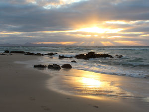 Strand: Urlauber über Versicherungen kaum informiert (Foto: pixelio/M.Lorenzet)