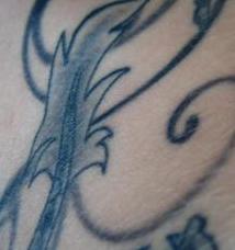 Tattoo: Biologie und Elektronik verschmelzen (Foto: pixelio.de, jena)