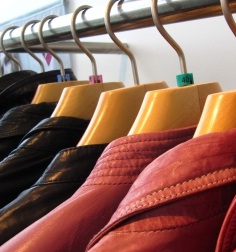 Kleiderhaken: Usern sollen Kleidung bewerten (Foto: pixelio.de, R. Sturm)