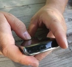 Smartphone: Job und Freizeit fließen ineinander (Foto: pixelio.de/meier-sander)