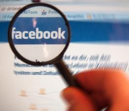 Facebook: Stellt Nutzerdaten zur Verfügung (Foto: pixelio.de, Alexander Klaus)