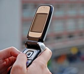 Handy: Vielfältig einsetzbar (Foto: pixelio.de, Paul-Georg Meister)