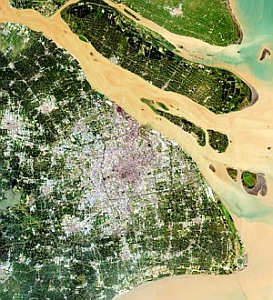 Shanghai aus dem All: Stadtflächen wuchern (Foto: NASA)