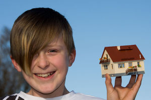 Haus: Junge Menschen bevorzugen Wohneigentum (Foto: pixelio.de/Thorben Wengert)