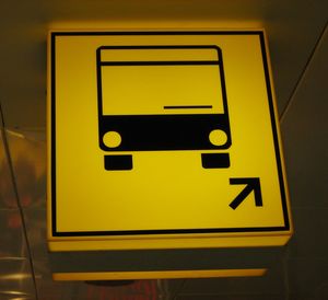 Schild: DB prüft Zukauf (Foto: pixelio.de/Egon Häbich)