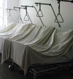 Krankenbetten: Finanzierbarkeit schon jetzt am Limit (Foto: pixelio.de, Havlena)