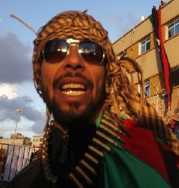 Libyscher Rebell: Medien haben es nicht leicht (Foto: flickr.com, Suhaib Salem) Libyscher Rebell: Medien haben es nicht leicht (Foto: flickr.com, Suhaib Salem)