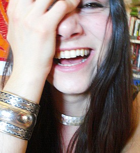 Lachendes Mädchen: Humor verbessert Durchblutung (Foto: FlickrCC/Volavia)