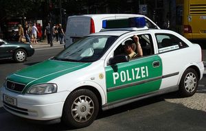 Polizeiauto: Dauerhafte Präsenz im Web (Foto: flickr, Martingerz2)