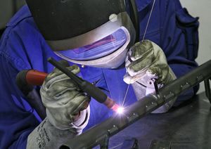 Schweißer: Arbeitszeiten erreichen Vorkrisenniveau (Foto: pixelio.de/H. Käfer)
