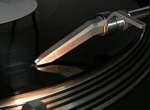 Plattenspieler: Retro-Musik & Musikindustrie (Foto: flickr, Andi Melo Maehler) Plattenspieler: Retro-Musik & Musikindustrie (Foto: flickr, Andi Melo Maehler)