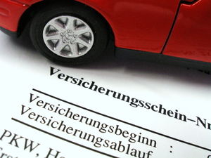 Versicherungsschein: Milliardenverlust durch Betrug (Foto: pixelio.de/C.Hautumm) Versicherungsschein: Milliardenverlust durch Betrug (Foto: pixelio.de/C.Hautumm)