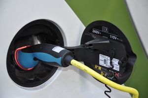 Elektro-Tankstelle: Post setzt auf Elektromobilität (Foto: pixelio.de/KF Domnik) Elektro-Tankstelle: Post setzt auf Elektromobilität (Foto: pixelio.de/KF Domnik)