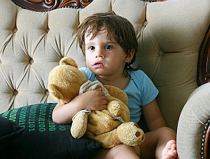 Kind sieht fern: Zu oft alleine gelassen (Foto: Flickr/Mamchenkov)