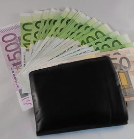 Brieftasche: Platzt aus allen Nähten durch Vergütung (Foto: pixelio.de, Treiber) Brieftasche: Platzt aus allen Nähten durch Vergütung (Foto: pixelio.de, Treiber)