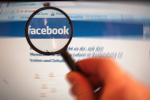 Facebook: Nutzung sozialer Netzwerke als Risiko (Foto: pixelio.de/A. Klaus)