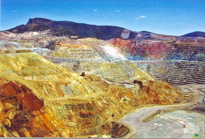 Kupfermine: Bodenschätze Afrikas im Visier Chinas (Foto: pixelio.de/R. Gräser)