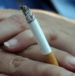 Zigarette: Raucher haben viel größeres TBC-Risiko (Foto: pixelio.de, G. Havlena)