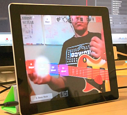 Ghost Guitar: Abrocken mit dem iPad, ohne Gitarre (Foto: yonac.com)