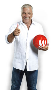 Hans Krankl für www.fanreisen.at am Ball (Foto: Sepp Gallauer)
