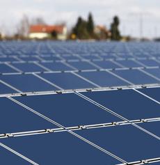 Solarkraftwerk: Gut für die Umwelt, aber schwankungsreich (Foto: berlin-pics)