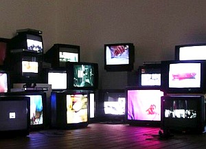 TV-Schirme: Problematische Verträge zwischen Sendern (Foto: Flickr/Stevenson)