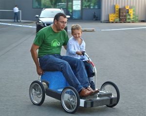 Prototyp: Minimalversion des E-Mobils im Einsatz (Foto: Walter Janach)